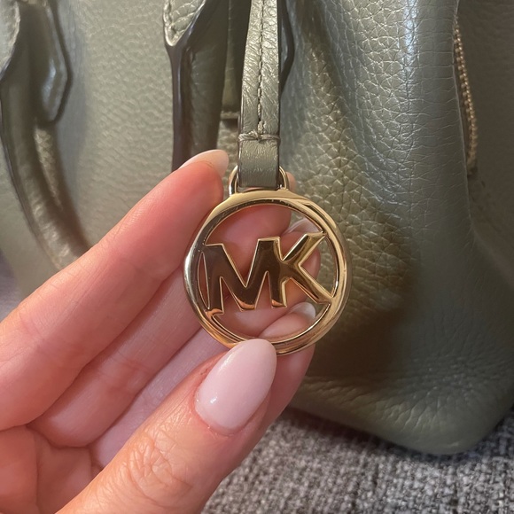 Olive green Michael kors bag! Perfect for spring! - Picture 7 of 14